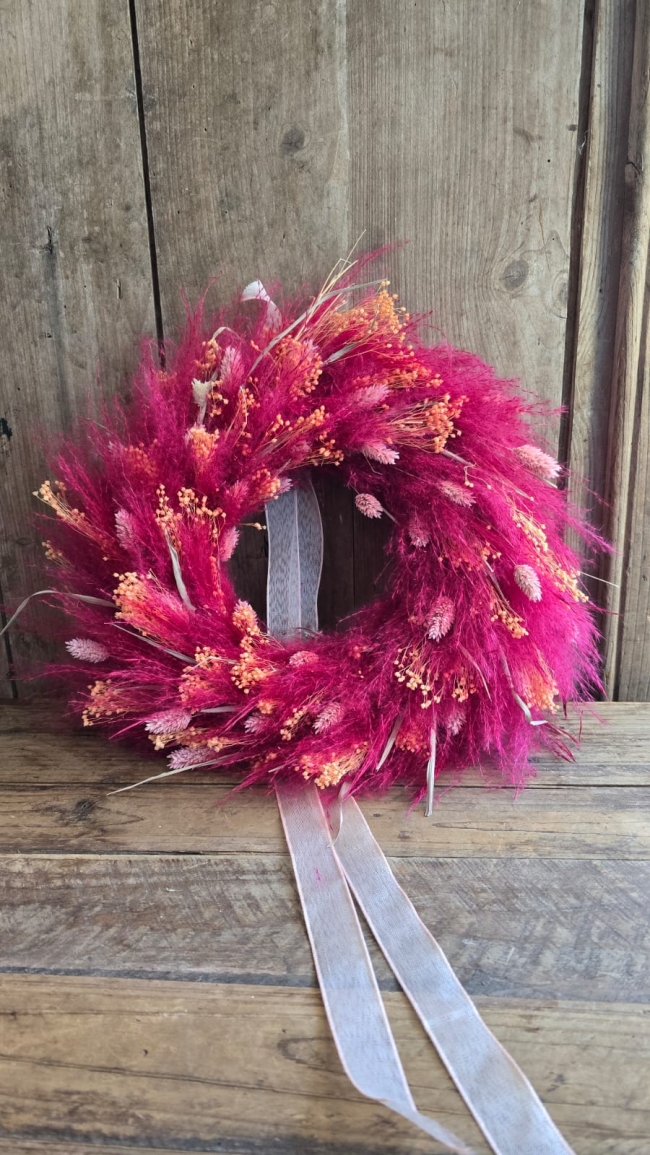 Couronne de porte séchées, tons pastel.